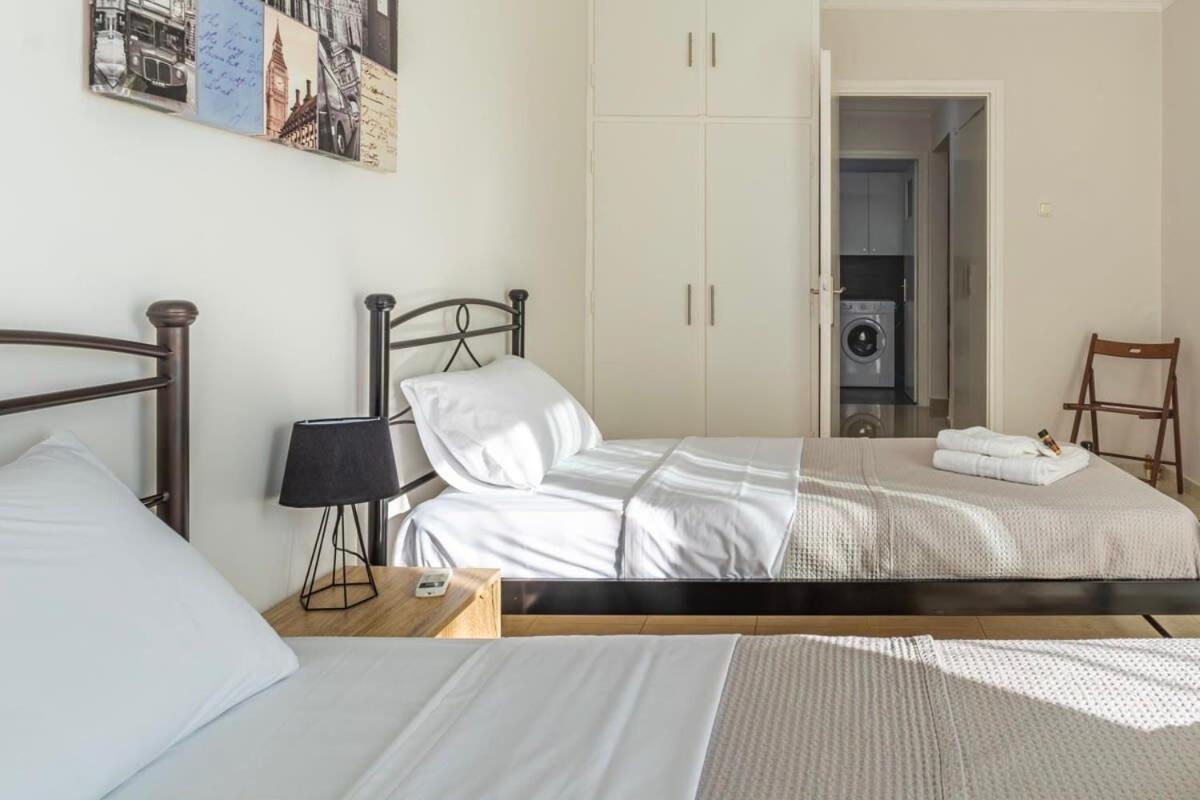 カラマタComfy Central Square Gem With Balconyアパートメント エクステリア 写真