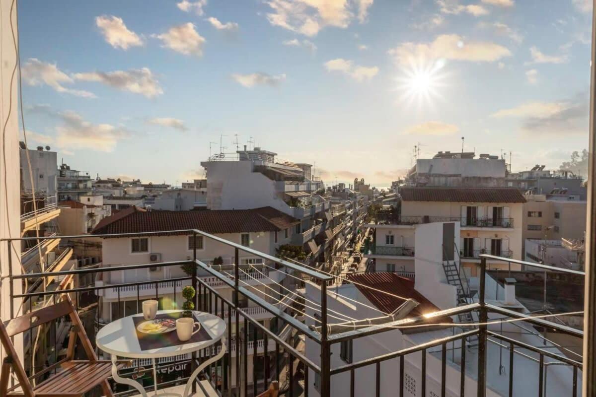 カラマタComfy Central Square Gem With Balconyアパートメント エクステリア 写真