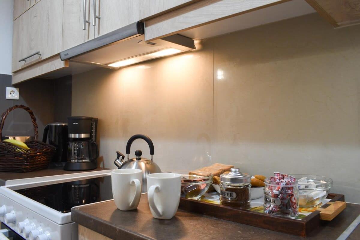 カラマタComfy Central Square Gem With Balconyアパートメント エクステリア 写真
