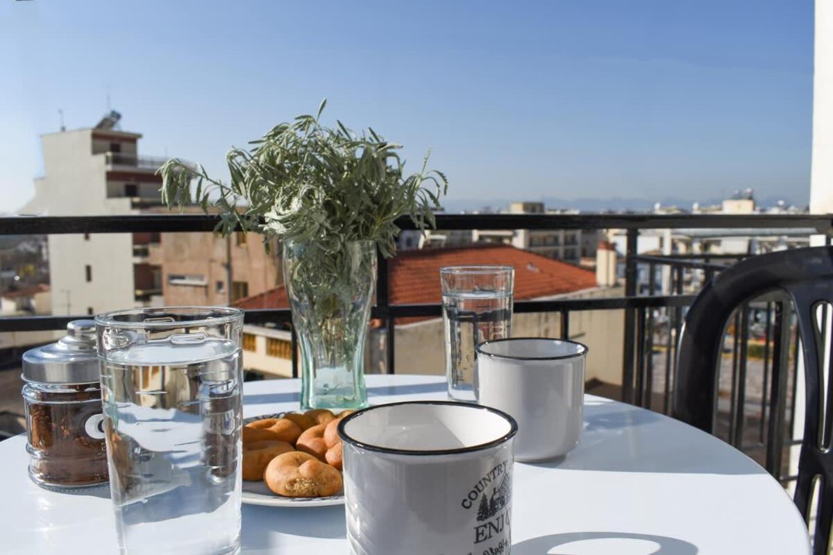 カラマタComfy Central Square Gem With Balconyアパートメント エクステリア 写真